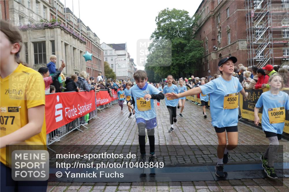 13.09.2026 - Kiel Lauf Yannick Fuchs http://msf.ph/oto/10405849 13.09.2026 08:57:58 Ziel 57, 1791, 2326, 2964, 3020, 3891, 4025, 4185, 5093, 5666, 5895, 6056, 6984, 7604, 8668, 8674, 8675, 8682, 8838, 9085, 9582, 9870, 9872, 10427, 10757, 10847, 10889, 11142, 11144, 11227, 11339, 11860, 12157, 160, 406, 689, 700, 1051, 1520, 1546, 1714, 1769, 2128, 2129, 2439, 3359, 3375, 3691, 4182, 4321, 4382, 4383, 4834, 5006, 5219, 5244, 5733, 5762, 5765, 5984, 6459, 7058, 7478, 7547, 7608, 7609, 7715, 9062, 9324, 9579, 10876, 11356, 734, 1462, 2908, 3567 meine-sportfotos.de