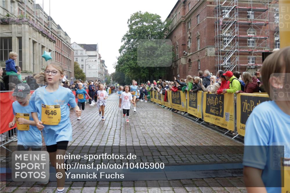 13.09.2026 - Kiel Lauf Yannick Fuchs http://msf.ph/oto/10405900 13.09.2026 08:58:03 Ziel 1462, 1791, 2326, 2908, 2964, 3567, 3891, 4025, 4995, 4999, 5005, 5093, 6350, 6984, 7031, 7574, 7576, 7812, 8674, 8675, 8682, 9085, 9097, 9372, 9490, 9582, 10350, 10427, 10566, 10757, 11142, 11144, 12216, 12357, 57, 160, 406, 689, 1051, 1520, 1546, 1714, 1769, 2326, 2439, 3020, 3359, 3375, 3691, 4182, 4185, 4321, 4382, 4383, 5006, 5093, 5219, 5244, 5666, 5733, 5762, 5765, 5895, 5984, 6056, 6459, 7058, 7547, 7604, 7608, 7609, 7715, 8668, 9062, 9324, 9579, 10876, 11356, 734 meine-sportfotos.de