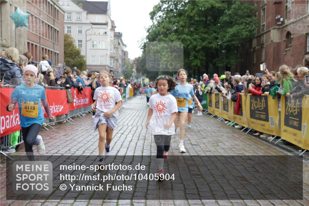 13.09.2026 - Kiel Lauf Yannick Fuchs http://msf.ph/oto/10405904 13.09.2026 08:58:04 Ziel 1462, 1791, 2908, 2964, 3567, 3891, 4025, 4995, 4999, 5005, 6350, 6984, 7031, 7574, 7576, 7812, 8674, 8675, 8682, 9085, 9097, 9372, 9490, 9582, 10350, 10427, 10566, 10757, 11142, 11144, 11638, 12216, 12357, 57, 160, 406, 689, 1051, 1520, 1546, 1714, 2326, 2439, 3020, 3359, 3375, 3691, 4182, 4185, 4321, 4382, 4383, 5006, 5093, 5219, 5244, 5666, 5733, 5762, 5765, 5895, 5984, 6056, 6459, 7058, 7547, 7604, 7608, 7609, 7715, 8668, 9062, 9324, 9579, 10876, 11356, 734 meine-sportfotos.de