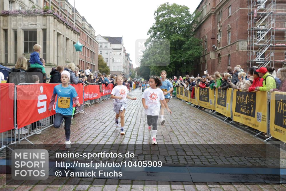 13.09.2026 - Kiel Lauf Yannick Fuchs http://msf.ph/oto/10405909 13.09.2026 08:58:04 Ziel 1462, 1791, 2908, 2964, 3567, 3891, 4025, 4995, 4999, 5005, 6350, 6984, 7031, 7574, 7576, 7812, 8674, 8675, 8682, 9085, 9097, 9372, 9490, 9582, 10350, 10427, 10566, 10757, 11142, 11144, 11638, 12216, 12357, 57, 160, 406, 689, 1051, 1520, 1546, 1714, 2326, 2439, 3020, 3359, 3375, 3691, 4182, 4185, 4321, 4382, 4383, 5006, 5093, 5219, 5244, 5666, 5733, 5762, 5765, 5895, 5984, 6056, 6459, 7058, 7547, 7604, 7608, 7609, 7715, 8668, 9062, 9324, 9579, 10876, 11356, 734 meine-sportfotos.de