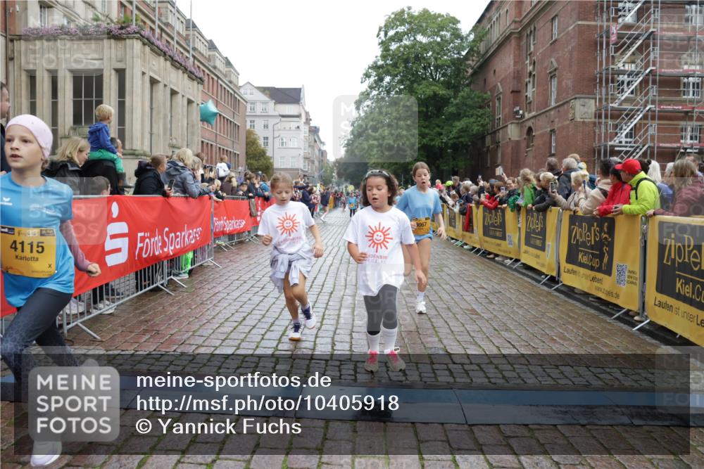 13.09.2026 - Kiel Lauf Yannick Fuchs http://msf.ph/oto/10405918 13.09.2026 08:58:04 Ziel 1462, 1791, 2908, 2964, 3567, 3891, 4025, 4995, 4999, 5005, 6350, 6984, 7031, 7574, 7576, 7812, 8674, 8675, 8682, 9085, 9097, 9372, 9490, 9582, 10350, 10427, 10566, 10757, 11142, 11144, 11638, 12216, 12357, 57, 160, 406, 689, 1051, 1520, 1546, 1714, 2326, 2439, 3020, 3359, 3375, 3691, 4182, 4185, 4321, 4382, 4383, 5006, 5093, 5219, 5244, 5666, 5733, 5762, 5765, 5895, 5984, 6056, 6459, 7058, 7547, 7604, 7608, 7609, 7715, 8668, 9062, 9324, 9579, 10876, 11356, 734 meine-sportfotos.de