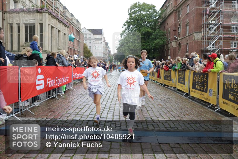 13.09.2026 - Kiel Lauf Yannick Fuchs http://msf.ph/oto/10405921 13.09.2026 08:58:05 Ziel 1462, 1791, 2908, 2964, 3567, 3891, 4025, 4995, 4999, 5005, 6350, 6984, 7026, 7031, 7574, 7576, 7812, 8674, 8675, 8682, 9085, 9097, 9372, 9490, 9582, 10350, 10427, 10566, 10757, 11142, 11144, 11638, 12216, 12357, 57, 160, 406, 689, 1051, 1520, 1546, 1714, 2326, 2439, 2964, 3020, 3359, 3375, 3691, 4182, 4185, 4321, 4382, 4383, 5006, 5093, 5219, 5244, 5666, 5733, 5762, 5765, 5895, 5984, 6056, 6459, 7058, 7547, 7604, 7608, 7609, 7715, 8668, 9062, 9324, 9579, 10876, 11356, 734 meine-sportfotos.de