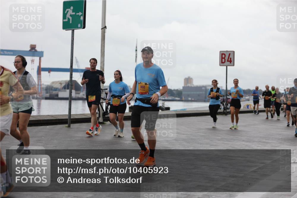13.09.2026 - Kiel Lauf Andreas Tolksdorf http://msf.ph/oto/10405923 13.09.2026 11:07:37 Kiellinie 34, 6187, 968, 4 meine-sportfotos.de