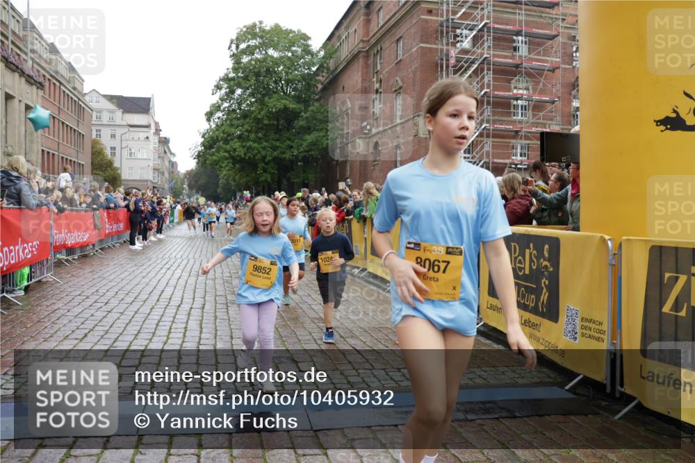 13.09.2026 - Kiel Lauf Yannick Fuchs http://msf.ph/oto/10405932 13.09.2026 08:58:06 Ziel 1462, 1791, 2908, 3567, 3891, 4025, 4995, 4999, 5005, 6350, 6984, 7026, 7031, 7574, 7576, 7812, 8674, 8675, 8682, 9085, 9097, 9372, 9490, 9582, 10350, 10427, 10566, 10757, 11142, 11144, 11638, 11673, 12216, 12357, 57, 160, 406, 689, 1051, 1520, 1714, 2326, 2439, 2964, 3020, 3359, 3375, 3691, 4182, 4185, 4321, 4382, 4383, 5006, 5093, 5219, 5244, 5666, 5733, 5762, 5765, 5895, 6056, 6459, 7058, 7547, 7604, 7608, 7609, 8668, 9062, 9324, 9579, 10876, 11356, 734 meine-sportfotos.de