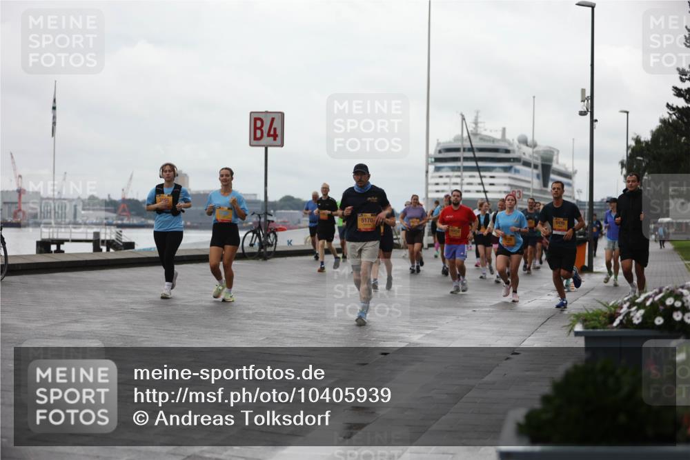 13.09.2026 - Kiel Lauf Andreas Tolksdorf http://msf.ph/oto/10405939 13.09.2026 11:07:38 Kiellinie 3156, 4, 5170, 10410, 5470 meine-sportfotos.de
