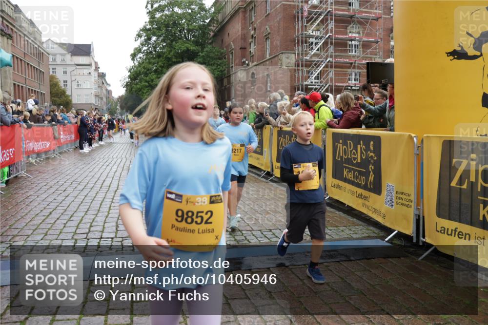 13.09.2026 - Kiel Lauf Yannick Fuchs http://msf.ph/oto/10405946 13.09.2026 08:58:07 Ziel 1462, 1791, 2908, 3567, 3891, 4025, 4491, 4995, 4999, 5005, 6246, 6350, 6428, 6984, 7026, 7031, 7574, 7576, 7812, 8674, 8675, 8682, 9085, 9097, 9372, 9490, 9585, 10350, 10427, 10566, 11142, 11144, 11638, 11673, 12216, 12357, 57, 160, 406, 689, 1051, 1520, 1714, 2326, 2439, 2964, 3020, 3359, 3375, 3691, 4182, 4185, 4321, 4382, 4383, 5006, 5093, 5219, 5244, 5666, 5733, 5762, 5765, 5895, 6056, 6459, 7058, 7547, 7604, 7608, 7609, 8668, 9062, 9324, 9579, 11356, 734 meine-sportfotos.de