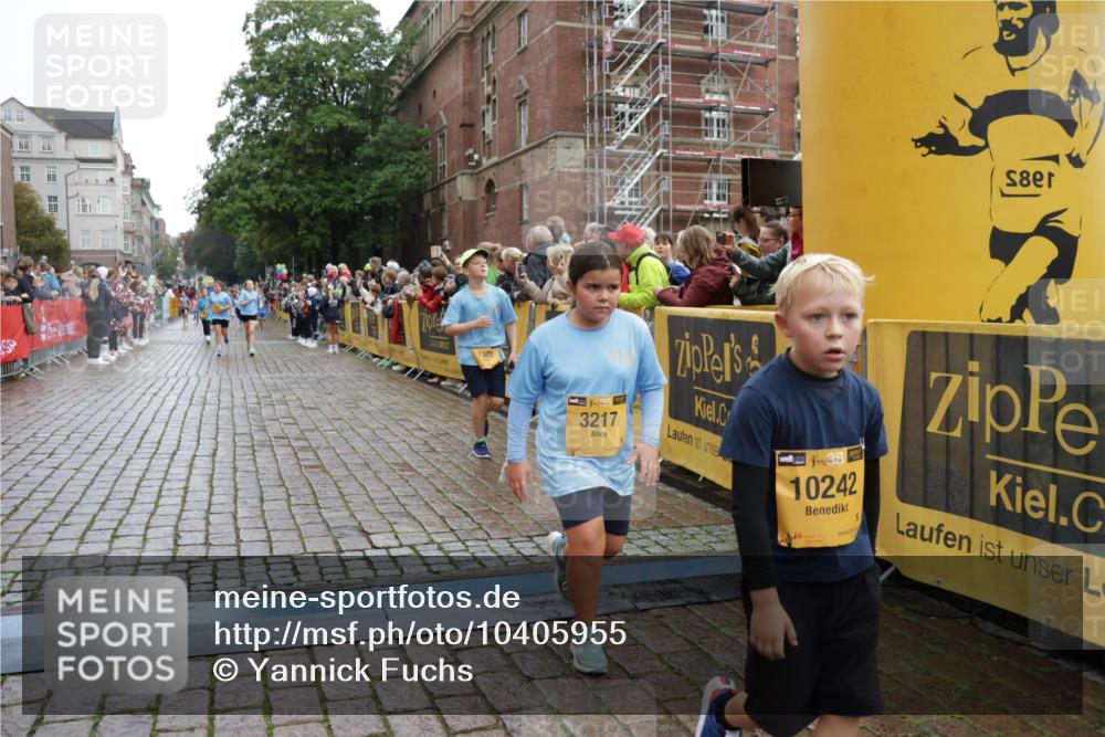 13.09.2026 - Kiel Lauf Yannick Fuchs http://msf.ph/oto/10405955 13.09.2026 08:58:08 Ziel 1462, 1791, 2908, 3567, 3891, 4025, 4491, 4995, 4999, 5005, 6246, 6350, 6428, 6984, 7026, 7031, 7574, 7576, 7812, 8674, 8675, 8682, 9097, 9372, 9490, 9585, 9622, 10350, 10427, 10566, 11142, 11638, 11673, 12216, 12357, 57, 406, 689, 1051, 1520, 1714, 2326, 2439, 2964, 3020, 3359, 3375, 3691, 4025, 4182, 4185, 4321, 4382, 4383, 5006, 5093, 5219, 5244, 5666, 5733, 5762, 5765, 5895, 6056, 7058, 7547, 7604, 7608, 7609, 8668, 8674, 8675, 9324, 9579, 11356, 734 meine-sportfotos.de