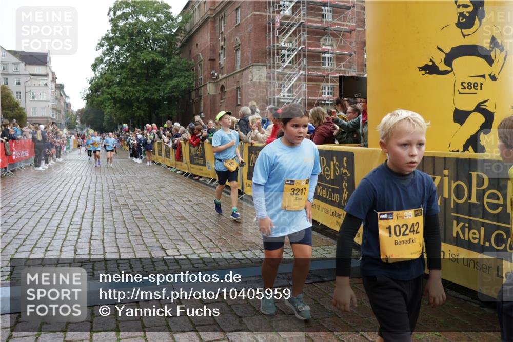 13.09.2026 - Kiel Lauf Yannick Fuchs http://msf.ph/oto/10405959 13.09.2026 08:58:08 Ziel 1462, 1791, 2908, 3567, 3891, 4025, 4491, 4995, 4999, 5005, 6246, 6350, 6428, 6984, 7026, 7031, 7574, 7576, 7812, 8674, 8675, 8682, 9097, 9372, 9490, 9585, 9622, 10350, 10427, 10566, 11142, 11638, 11673, 12216, 12357, 57, 406, 689, 1051, 1520, 1714, 2326, 2439, 2964, 3020, 3359, 3375, 3691, 4025, 4182, 4185, 4321, 4382, 4383, 5006, 5093, 5219, 5244, 5666, 5733, 5762, 5765, 5895, 6056, 7058, 7547, 7604, 7608, 7609, 8668, 8674, 8675, 9324, 9579, 11356, 734 meine-sportfotos.de