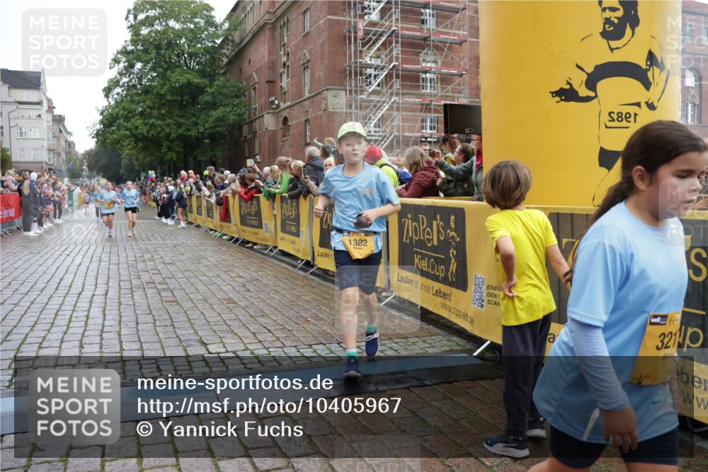 13.09.2026 - Kiel Lauf Yannick Fuchs http://msf.ph/oto/10405967 13.09.2026 08:58:09 Ziel 734, 1462, 1791, 2908, 3567, 3891, 4491, 4550, 4995, 4999, 5005, 6246, 6350, 6428, 6984, 7026, 7031, 7574, 7576, 7812, 9097, 9372, 9490, 9585, 9622, 10350, 10427, 10566, 10899, 11638, 11673, 12216, 12357, 57, 406, 689, 1051, 1520, 1714, 2326, 2439, 2964, 3020, 3359, 3375, 3691, 4025, 4182, 4185, 4321, 4382, 4383, 5093, 5219, 5244, 5666, 5733, 5762, 5765, 5895, 6056, 7058, 7547, 7604, 7608, 7609, 8668, 8674, 8675, 9324, 9579 meine-sportfotos.de