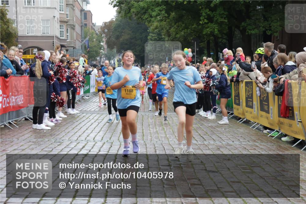 13.09.2026 - Kiel Lauf Yannick Fuchs http://msf.ph/oto/10405978 13.09.2026 08:58:11 Ziel 734, 1462, 1791, 2710, 2908, 3145, 3150, 3567, 4491, 4550, 4995, 4999, 5005, 6246, 6350, 6428, 6984, 7026, 7031, 7574, 7576, 7812, 9097, 9372, 9490, 9585, 9622, 10350, 10427, 10566, 10899, 11077, 11638, 11673, 12216, 12357, 57, 406, 689, 1051, 1520, 1714, 1791, 2326, 2439, 2964, 3020, 3359, 3375, 3691, 3891, 4025, 4182, 4185, 4321, 4382, 4383, 5093, 5219, 5244, 5666, 5733, 5762, 5765, 5895, 6056, 7058, 7547, 7604, 7608, 7609, 8668, 8674, 8675, 9324 meine-sportfotos.de