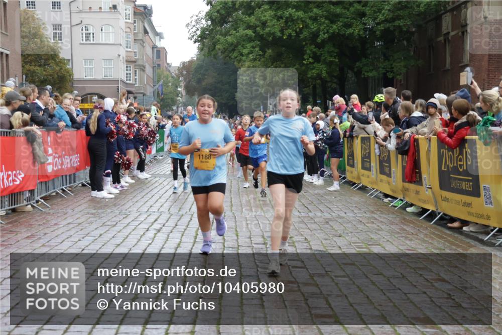 13.09.2026 - Kiel Lauf Yannick Fuchs http://msf.ph/oto/10405980 13.09.2026 08:58:11 Ziel 734, 1462, 1791, 2710, 2908, 3145, 3150, 3567, 4491, 4550, 4995, 4999, 5005, 6246, 6350, 6428, 6984, 7026, 7031, 7574, 7576, 7812, 9097, 9372, 9490, 9585, 9622, 10350, 10427, 10566, 10899, 11077, 11638, 11673, 12216, 12357, 57, 406, 689, 1051, 1520, 1714, 1791, 2326, 2439, 2964, 3020, 3359, 3375, 3691, 3891, 4025, 4182, 4185, 4321, 4382, 4383, 5093, 5219, 5244, 5666, 5733, 5762, 5765, 5895, 6056, 7058, 7547, 7604, 7608, 7609, 8668, 8674, 8675, 9324 meine-sportfotos.de