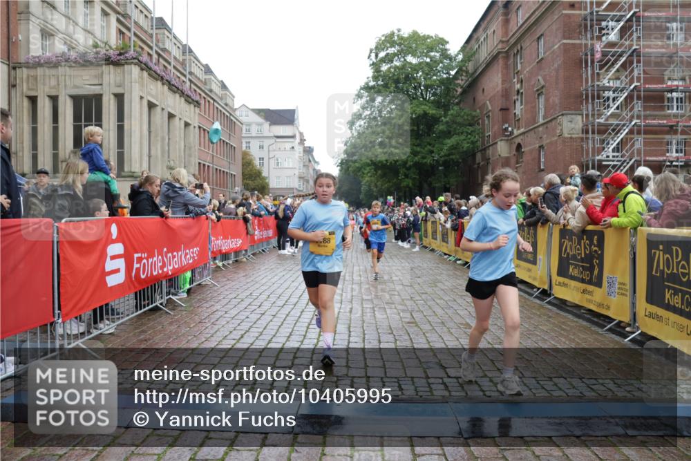 13.09.2026 - Kiel Lauf Yannick Fuchs http://msf.ph/oto/10405995 13.09.2026 08:58:13 Ziel 734, 1462, 2710, 2908, 3145, 3150, 3492, 3567, 4491, 4550, 4995, 4999, 5005, 6246, 6350, 6428, 6588, 7018, 7026, 7031, 7574, 7576, 7812, 9097, 9372, 9490, 9585, 9622, 9701, 10350, 10427, 10566, 10890, 10899, 11077, 11638, 11673, 12216, 12357, 57, 689, 1520, 1714, 1791, 2326, 2439, 2964, 3020, 3359, 3375, 3691, 3891, 4025, 4182, 4185, 4321, 4382, 4383, 5093, 5219, 5244, 5666, 5733, 5762, 5765, 5895, 6056, 6984, 7058, 7547, 7604, 7608, 7609, 8668, 8674, 8675, 9324 meine-sportfotos.de