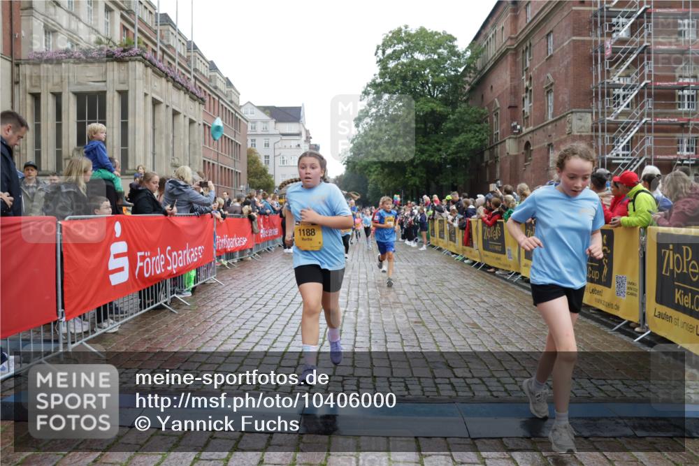 13.09.2026 - Kiel Lauf Yannick Fuchs http://msf.ph/oto/10406000 13.09.2026 08:58:13 Ziel 734, 1462, 2710, 2908, 3145, 3150, 3492, 3567, 4491, 4550, 4995, 4999, 5005, 6246, 6350, 6428, 6588, 7018, 7026, 7031, 7574, 7576, 7812, 9097, 9372, 9490, 9585, 9622, 9701, 10350, 10427, 10566, 10890, 10899, 11077, 11638, 11673, 12216, 12357, 57, 689, 1520, 1714, 1791, 2326, 2439, 2964, 3020, 3359, 3375, 3691, 3891, 4025, 4182, 4185, 4321, 4382, 4383, 5093, 5219, 5244, 5666, 5733, 5762, 5765, 5895, 6056, 6984, 7058, 7547, 7604, 7608, 7609, 8668, 8674, 8675, 9324 meine-sportfotos.de