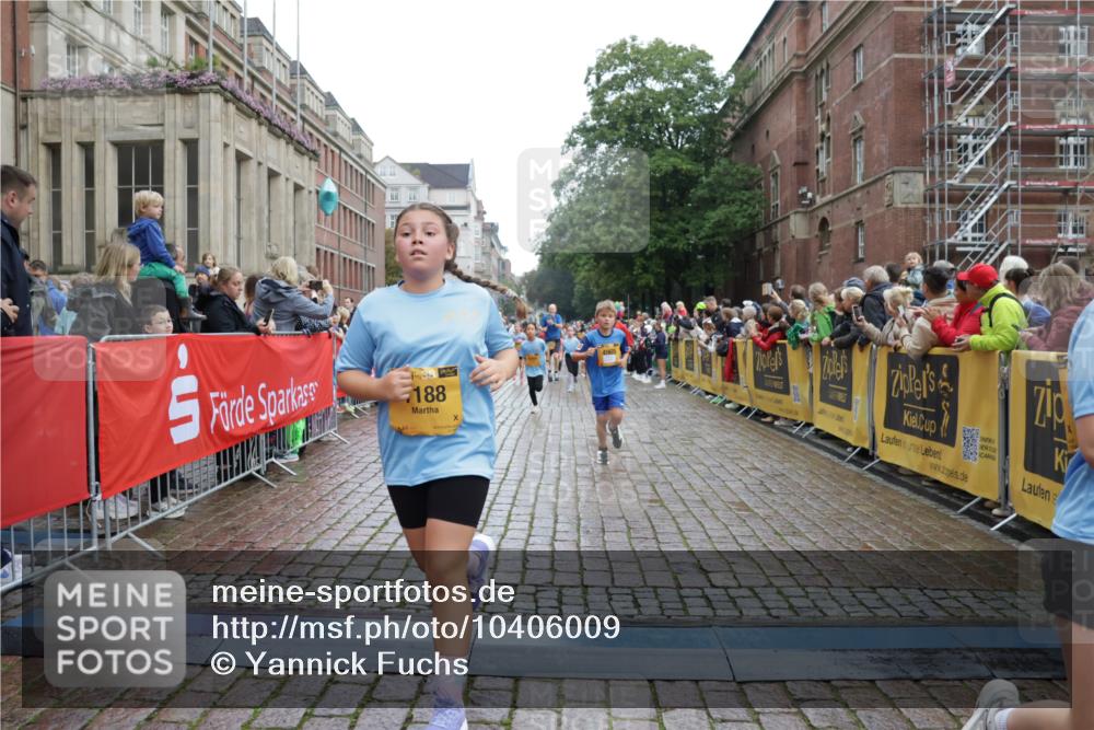 13.09.2026 - Kiel Lauf Yannick Fuchs http://msf.ph/oto/10406009 13.09.2026 08:58:14 Ziel 734, 1462, 2710, 2908, 3145, 3150, 3492, 3567, 4491, 4546, 4550, 4995, 4999, 5005, 6246, 6350, 6428, 6588, 7018, 7026, 7031, 7574, 7576, 7812, 9097, 9372, 9490, 9585, 9620, 9622, 9701, 10350, 10566, 10890, 10899, 11077, 11638, 11673, 12216, 12357, 57, 689, 1462, 1520, 1714, 1791, 2326, 2439, 2964, 3020, 3359, 3375, 3691, 3891, 4025, 4182, 4185, 4321, 4382, 4383, 5093, 5219, 5244, 5666, 5733, 5762, 5765, 5895, 6056, 6350, 6984, 7058, 7547, 7604, 7608, 7609, 8668, 8674, 8675 meine-sportfotos.de