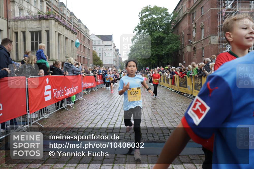 13.09.2026 - Kiel Lauf Yannick Fuchs http://msf.ph/oto/10406032 13.09.2026 08:58:17 Ziel 734, 1158, 2710, 2908, 3145, 3150, 3492, 3686, 4115, 4491, 4546, 4550, 4999, 5005, 6246, 6428, 6588, 7018, 7026, 7031, 7576, 8067, 9097, 9372, 9490, 9585, 9620, 9622, 9701, 9852, 10890, 10899, 10925, 11077, 11638, 11673, 12216, 12357, 57, 1462, 1520, 1791, 2326, 2964, 3020, 3359, 3375, 3567, 3691, 3891, 4025, 4182, 4185, 4321, 4995, 5093, 5219, 5666, 5733, 5895, 6056, 6350, 6984, 7058, 7574, 7576, 7604, 7609, 7812, 8668, 8674, 8675, 9097, 10566 meine-sportfotos.de