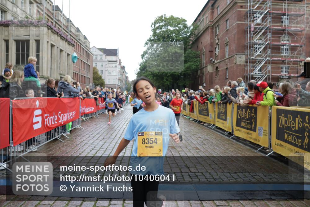 13.09.2026 - Kiel Lauf Yannick Fuchs http://msf.ph/oto/10406041 13.09.2026 08:58:17 Ziel 734, 1158, 2710, 2908, 3145, 3150, 3492, 3686, 4115, 4491, 4546, 4550, 4999, 5005, 6246, 6428, 6588, 7018, 7026, 7031, 7576, 8067, 9097, 9372, 9490, 9585, 9620, 9622, 9701, 9852, 10890, 10899, 10925, 11077, 11638, 11673, 12216, 12357, 57, 1462, 1520, 1791, 2326, 2964, 3020, 3359, 3375, 3567, 3691, 3891, 4025, 4182, 4185, 4321, 4995, 5093, 5219, 5666, 5733, 5895, 6056, 6350, 6984, 7058, 7574, 7576, 7604, 7609, 7812, 8668, 8674, 8675, 9097, 10566 meine-sportfotos.de
