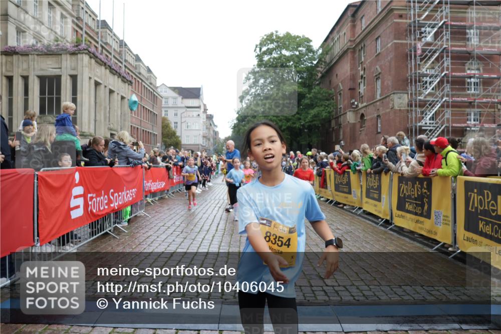 13.09.2026 - Kiel Lauf Yannick Fuchs http://msf.ph/oto/10406045 13.09.2026 08:58:17 Ziel 734, 1158, 2710, 2908, 3145, 3150, 3492, 3686, 4115, 4491, 4546, 4550, 4999, 5005, 6246, 6428, 6588, 7018, 7026, 7031, 7576, 8067, 9097, 9372, 9490, 9585, 9620, 9622, 9701, 9852, 10890, 10899, 10925, 11077, 11638, 11673, 12216, 12357, 57, 1462, 1520, 1791, 2326, 2964, 3020, 3359, 3375, 3567, 3691, 3891, 4025, 4182, 4185, 4321, 4995, 5093, 5219, 5666, 5733, 5895, 6056, 6350, 6984, 7058, 7574, 7576, 7604, 7609, 7812, 8668, 8674, 8675, 9097, 10566 meine-sportfotos.de