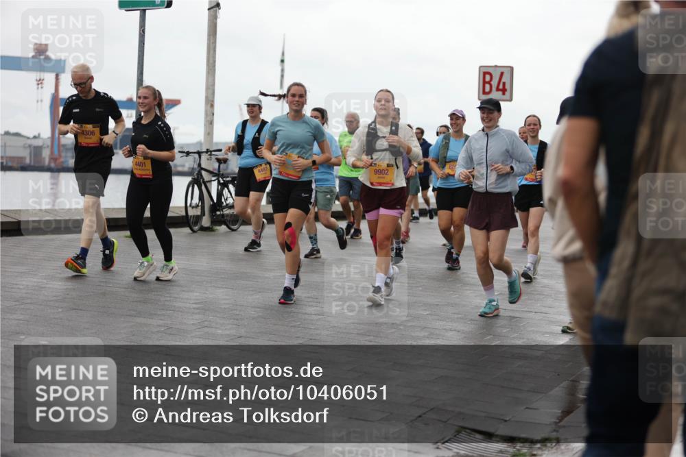 13.09.2026 - Kiel Lauf Andreas Tolksdorf http://msf.ph/oto/10406051 13.09.2026 11:07:46 Kiellinie 4306, 4401, 4487, 9902, 4 meine-sportfotos.de