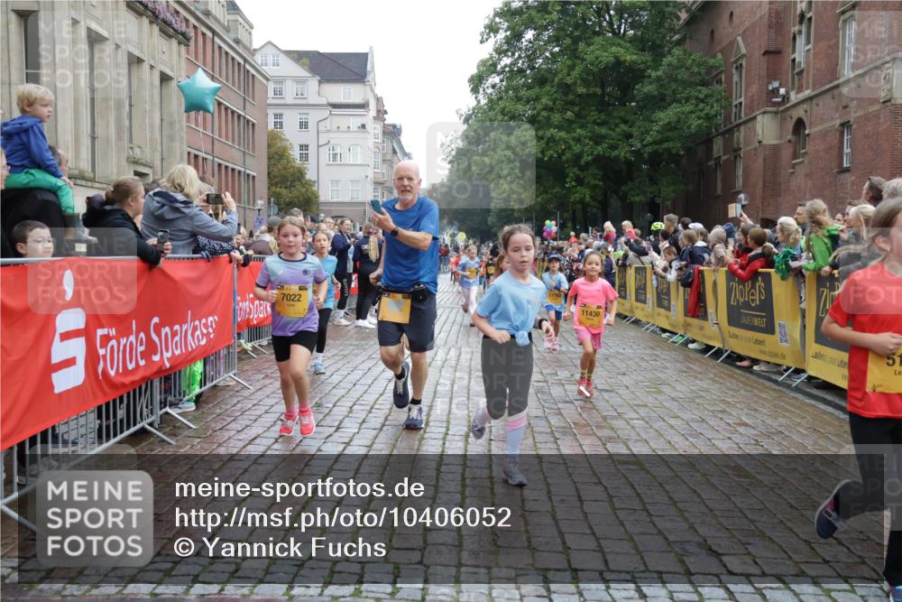 13.09.2026 - Kiel Lauf Yannick Fuchs http://msf.ph/oto/10406052 13.09.2026 08:58:19 Ziel 734, 1158, 2710, 3145, 3150, 3217, 3492, 3686, 4115, 4491, 4546, 4550, 4622, 6246, 6428, 6588, 7018, 7026, 8067, 9585, 9620, 9622, 9701, 9852, 10242, 10890, 10899, 10925, 11077, 11638, 11673, 57, 1462, 1520, 1791, 2326, 2908, 2964, 3020, 3567, 3691, 3891, 4025, 4182, 4185, 4995, 4999, 5005, 5093, 5666, 5733, 5895, 6056, 6350, 6984, 7031, 7058, 7574, 7576, 7604, 7812, 8668, 8674, 8675, 9097, 9372, 9490, 10566, 11638, 12216, 7058 meine-sportfotos.de