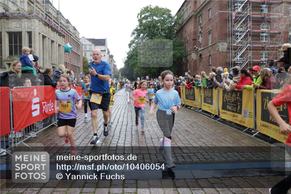 13.09.2026 - Kiel Lauf Yannick Fuchs http://msf.ph/oto/10406054 13.09.2026 08:58:20 Ziel 734, 1158, 1382, 2710, 3145, 3150, 3217, 3492, 3686, 4115, 4491, 4546, 4550, 4622, 6246, 6428, 6588, 7018, 7026, 8067, 9585, 9620, 9622, 9701, 9852, 10242, 10890, 10899, 10925, 11077, 11673, 57, 1462, 1520, 1791, 2326, 2908, 2964, 3020, 3567, 3691, 3891, 4025, 4185, 4995, 4999, 5005, 5093, 5666, 5733, 5895, 6056, 6350, 6984, 7026, 7031, 7058, 7574, 7576, 7604, 7812, 8668, 8674, 8675, 9097, 9372, 9490, 10566, 11638, 12216, 5536, 5537, 7058 meine-sportfotos.de