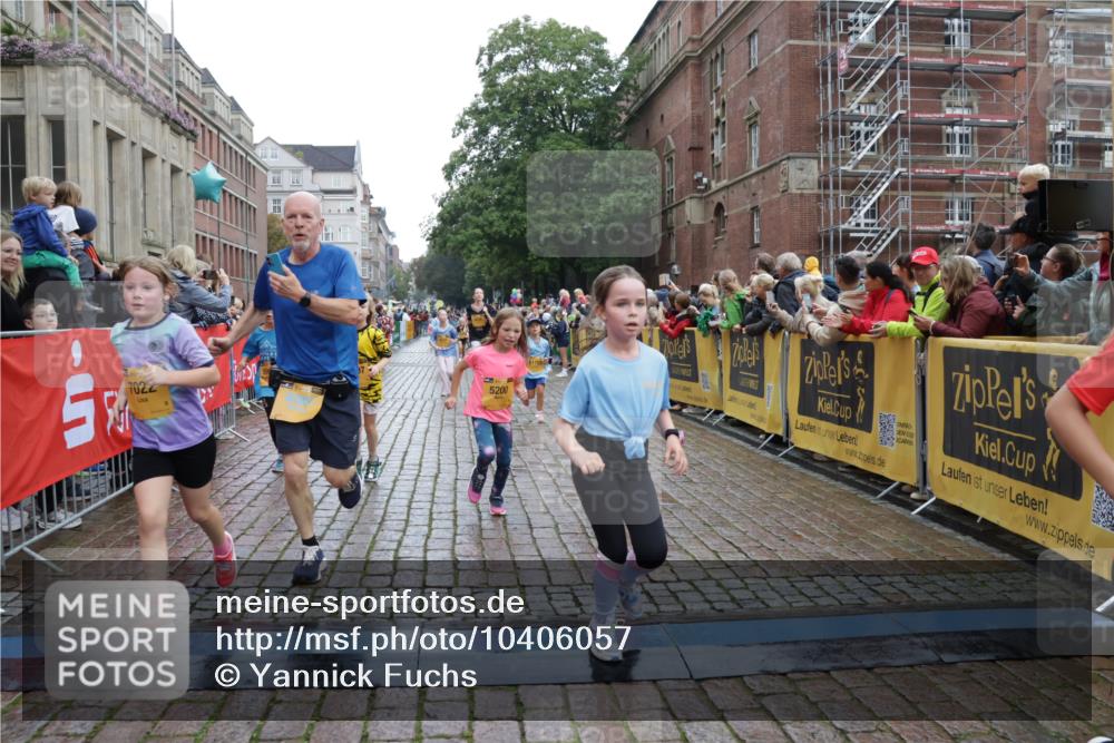 13.09.2026 - Kiel Lauf Yannick Fuchs http://msf.ph/oto/10406057 13.09.2026 08:58:20 Ziel 734, 1158, 1382, 2710, 3145, 3150, 3217, 3492, 3686, 4115, 4491, 4546, 4550, 4622, 6246, 6428, 6588, 7018, 7026, 8067, 9585, 9620, 9622, 9701, 9852, 10242, 10890, 10899, 10925, 11077, 11673, 57, 1462, 1520, 1791, 2326, 2908, 2964, 3020, 3567, 3691, 3891, 4025, 4185, 4995, 4999, 5005, 5093, 5666, 5733, 5895, 6056, 6350, 6984, 7026, 7031, 7058, 7574, 7576, 7604, 7812, 8668, 8674, 8675, 9097, 9372, 9490, 10566, 11638, 12216, 5536, 5537, 7058 meine-sportfotos.de