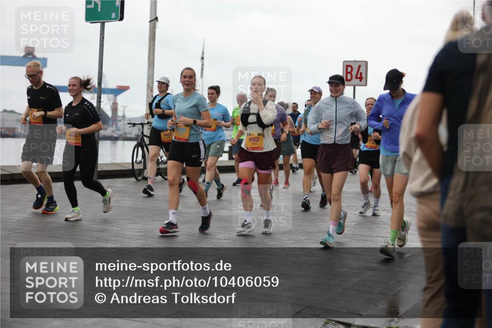 13.09.2026 - Kiel Lauf Andreas Tolksdorf http://msf.ph/oto/10406059 13.09.2026 11:07:47 Kiellinie 44, 4487, 9902, 4 meine-sportfotos.de