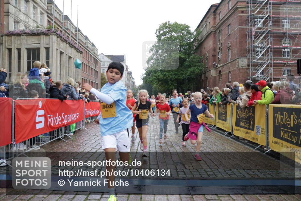 13.09.2026 - Kiel Lauf Yannick Fuchs http://msf.ph/oto/10406134 13.09.2026 08:58:27 Ziel 1158, 1188, 1382, 3217, 3492, 3686, 4115, 4546, 4622, 4965, 5908, 6588, 7018, 8067, 9620, 9701, 9852, 10242, 10890, 10925, 57, 734, 1462, 1791, 2326, 2710, 2908, 2964, 3145, 3150, 3492, 3567, 3891, 4025, 4185, 4491, 4550, 4995, 4999, 5005, 5093, 6246, 6350, 6428, 6588, 6984, 7026, 7031, 7574, 7576, 7812, 8674, 8675, 9097, 9372, 9490, 9585, 9622, 9701, 10566, 10890, 10899, 11077, 11638, 11673, 12216, 27, 339, 1348, 5201, 5536, 5537, 6573, 7407, 57, 3020, 5666, 5895, 7058 meine-sportfotos.de