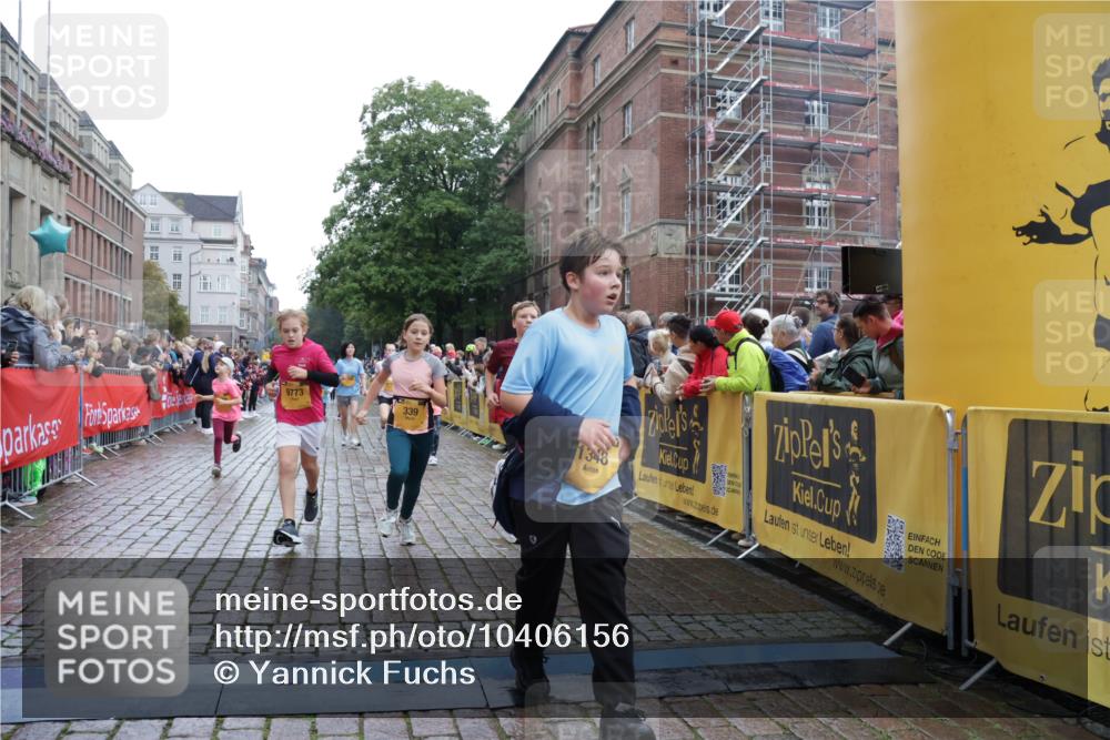 13.09.2026 - Kiel Lauf Yannick Fuchs http://msf.ph/oto/10406156 13.09.2026 08:58:29 Ziel 1158, 1188, 1382, 3217, 3686, 4115, 4546, 4622, 4965, 5908, 8067, 8354, 9620, 9852, 10242, 10925, 734, 1462, 1791, 2710, 2908, 2964, 3145, 3150, 3492, 3567, 3891, 4025, 4491, 4546, 4550, 4995, 4999, 5005, 6246, 6350, 6428, 6588, 6984, 7018, 7026, 7031, 7574, 7576, 7812, 8674, 8675, 9097, 9372, 9490, 9585, 9620, 9622, 9701, 10566, 10890, 10899, 11077, 11638, 11673, 12216, 27, 339, 1119, 1348, 5201, 5536, 5537, 6151, 6573, 7407, 57, 3020, 5666, 5895, 7058 meine-sportfotos.de