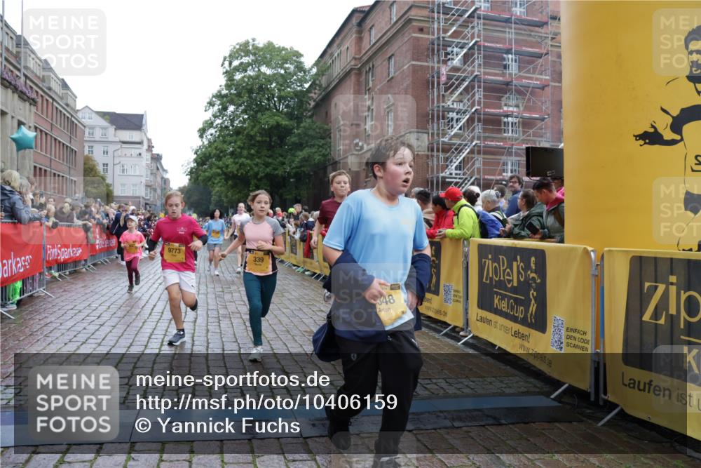 13.09.2026 - Kiel Lauf Yannick Fuchs http://msf.ph/oto/10406159 13.09.2026 08:58:29 Ziel 1158, 1188, 1382, 3217, 3686, 4115, 4546, 4622, 4965, 5908, 8067, 8354, 9620, 9852, 10242, 10925, 734, 1462, 1791, 2710, 2908, 2964, 3145, 3150, 3492, 3567, 3891, 4025, 4491, 4546, 4550, 4995, 4999, 5005, 6246, 6350, 6428, 6588, 6984, 7018, 7026, 7031, 7574, 7576, 7812, 8674, 8675, 9097, 9372, 9490, 9585, 9620, 9622, 9701, 10566, 10890, 10899, 11077, 11638, 11673, 12216, 27, 339, 1119, 1348, 5201, 5536, 5537, 6151, 6573, 7407, 57, 3020, 5666, 5895, 7058 meine-sportfotos.de