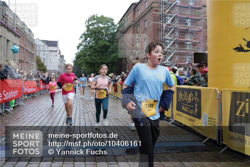 13.09.2026 - Kiel Lauf Yannick Fuchs http://msf.ph/oto/10406161 13.09.2026 08:58:29 Ziel 1158, 1188, 1382, 3217, 3686, 4115, 4546, 4622, 4965, 5908, 8067, 8354, 9620, 9852, 10242, 10925, 734, 1462, 1791, 2710, 2908, 2964, 3145, 3150, 3492, 3567, 3891, 4025, 4491, 4546, 4550, 4995, 4999, 5005, 6246, 6350, 6428, 6588, 6984, 7018, 7026, 7031, 7574, 7576, 7812, 8674, 8675, 9097, 9372, 9490, 9585, 9620, 9622, 9701, 10566, 10890, 10899, 11077, 11638, 11673, 12216, 27, 339, 1119, 1348, 5201, 5536, 5537, 6151, 6573, 7407, 57, 3020, 5666, 5895, 7058 meine-sportfotos.de
