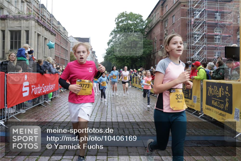 13.09.2026 - Kiel Lauf Yannick Fuchs http://msf.ph/oto/10406169 13.09.2026 08:58:30 Ziel 515, 1158, 1188, 1382, 3217, 3686, 4115, 4622, 4965, 5908, 8067, 8354, 9852, 10242, 10925, 734, 1158, 1462, 1791, 2710, 2908, 2964, 3145, 3150, 3492, 3567, 3891, 4025, 4115, 4491, 4546, 4550, 4995, 4999, 5005, 6246, 6350, 6428, 6588, 6984, 7018, 7026, 7031, 7574, 7576, 7812, 8674, 8675, 9097, 9372, 9490, 9585, 9620, 9622, 9701, 10566, 10890, 10899, 11077, 11638, 11673, 12216, 27, 339, 1119, 1348, 3242, 5201, 5536, 5537, 6151, 6573, 7407, 57, 3020, 5666, 5895 meine-sportfotos.de