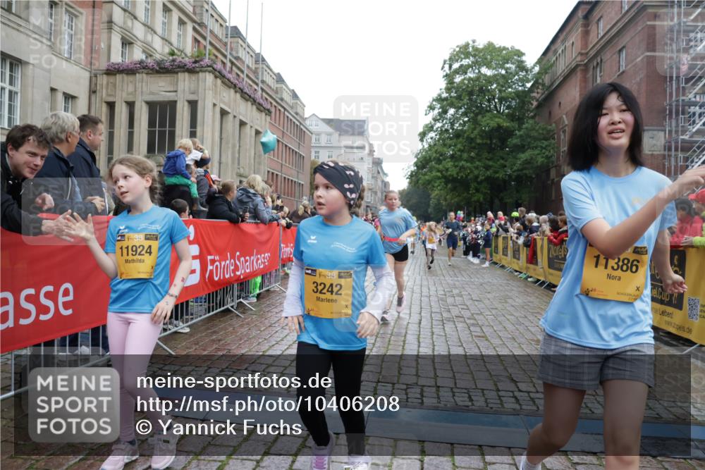 13.09.2026 - Kiel Lauf Yannick Fuchs http://msf.ph/oto/10406208 13.09.2026 08:58:34 Ziel 515, 1188, 1382, 2100, 3217, 4965, 5092, 5200, 5908, 7022, 8354, 11430, 11783, 734, 1158, 1462, 1791, 2710, 2908, 3145, 3150, 3217, 3492, 3567, 3686, 3891, 4115, 4491, 4546, 4550, 4622, 4995, 4999, 5005, 6246, 6350, 6428, 6588, 6984, 7018, 7026, 7031, 7574, 7576, 7812, 8067, 9097, 9372, 9490, 9585, 9620, 9622, 9701, 9852, 10242, 10566, 10890, 10899, 10925, 11077, 11638, 11673, 12216, 27, 339, 1119, 1348, 3242, 5201, 5536, 5537, 6151, 6573, 6896, 7407, 57 meine-sportfotos.de