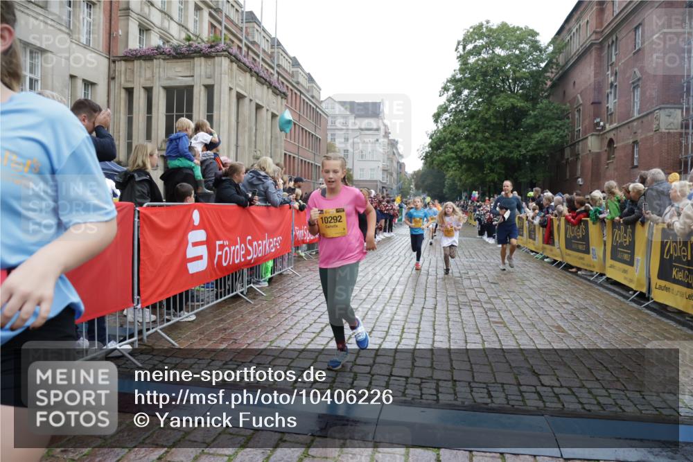 13.09.2026 - Kiel Lauf Yannick Fuchs http://msf.ph/oto/10406226 13.09.2026 08:58:36 Ziel 515, 1188, 2100, 4965, 5092, 5200, 5536, 5537, 5908, 7022, 8354, 11430, 11783, 12297, 734, 1158, 1382, 1462, 1791, 2710, 2908, 3145, 3150, 3217, 3492, 3567, 3686, 4115, 4491, 4546, 4550, 4622, 4995, 4999, 5005, 6246, 6350, 6428, 6588, 6984, 7018, 7026, 7031, 7574, 7576, 7812, 8067, 9097, 9372, 9490, 9585, 9620, 9622, 9701, 9852, 10242, 10566, 10890, 10899, 10925, 11077, 11638, 11673, 12216, 27, 339, 1119, 1348, 3242, 5201, 6151, 6573, 6896, 7223, 7407 meine-sportfotos.de