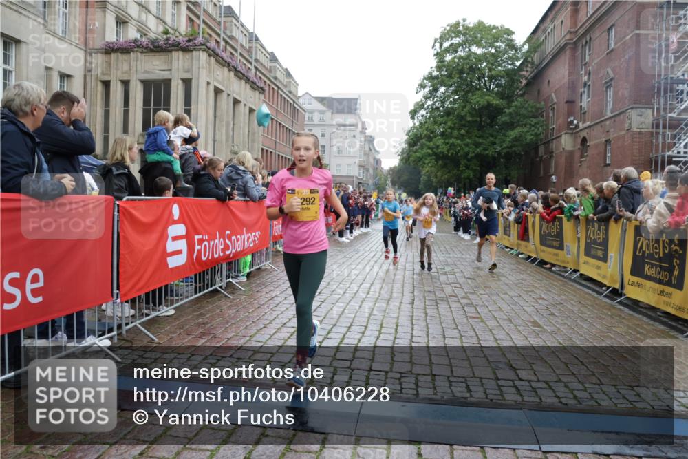 13.09.2026 - Kiel Lauf Yannick Fuchs http://msf.ph/oto/10406228 13.09.2026 08:58:36 Ziel 515, 1188, 2100, 4965, 5092, 5200, 5536, 5537, 5908, 7022, 8354, 11430, 11783, 12297, 734, 1158, 1382, 1462, 1791, 2710, 2908, 3145, 3150, 3217, 3492, 3567, 3686, 4115, 4491, 4546, 4550, 4622, 4995, 4999, 5005, 6246, 6350, 6428, 6588, 6984, 7018, 7026, 7031, 7574, 7576, 7812, 8067, 9097, 9372, 9490, 9585, 9620, 9622, 9701, 9852, 10242, 10566, 10890, 10899, 10925, 11077, 11638, 11673, 12216, 27, 339, 1119, 1348, 3242, 5201, 6151, 6573, 6896, 7223, 7407 meine-sportfotos.de