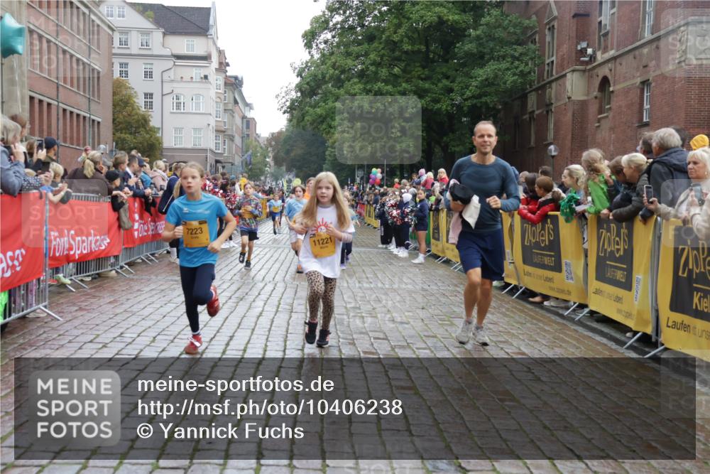 13.09.2026 - Kiel Lauf Yannick Fuchs http://msf.ph/oto/10406238 13.09.2026 08:58:37 Ziel 515, 1188, 2100, 4965, 5092, 5200, 5536, 5537, 5908, 7022, 8354, 11430, 11783, 12297, 734, 1158, 1382, 1462, 2710, 2908, 3145, 3150, 3217, 3492, 3567, 3686, 4115, 4491, 4546, 4550, 4622, 4995, 4999, 5005, 6246, 6350, 6428, 6588, 6984, 7018, 7026, 7031, 7574, 7576, 7812, 8067, 9097, 9372, 9490, 9585, 9620, 9622, 9701, 9852, 10242, 10566, 10890, 10899, 10925, 11077, 11638, 11673, 12216, 27, 339, 1119, 1348, 3242, 5201, 6151, 6573, 6896, 7223, 7407 meine-sportfotos.de