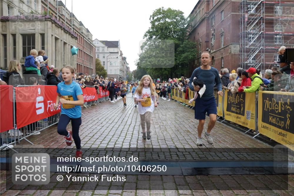 13.09.2026 - Kiel Lauf Yannick Fuchs http://msf.ph/oto/10406250 13.09.2026 08:58:38 Ziel 515, 1188, 2100, 4965, 5092, 5200, 5536, 5537, 5908, 7022, 7407, 8354, 11430, 11783, 12297, 734, 1158, 1382, 1462, 2710, 2908, 3145, 3150, 3217, 3492, 3567, 3686, 4115, 4491, 4546, 4550, 4622, 4995, 4999, 5005, 6246, 6350, 6428, 6588, 7018, 7026, 7031, 7574, 7576, 7812, 8067, 9097, 9372, 9490, 9585, 9620, 9622, 9701, 9852, 10242, 10566, 10890, 10899, 10925, 11077, 11638, 11673, 12216, 27, 339, 1119, 1348, 3242, 5201, 6151, 6573, 6883, 6896, 7223, 8944 meine-sportfotos.de