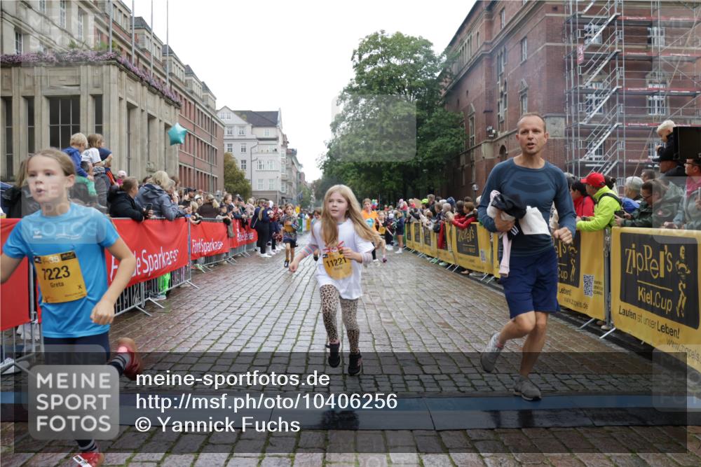 13.09.2026 - Kiel Lauf Yannick Fuchs http://msf.ph/oto/10406256 13.09.2026 08:58:39 Ziel 515, 1188, 2100, 4965, 5092, 5200, 5201, 5536, 5537, 5908, 6573, 7022, 7407, 8354, 11252, 11430, 11783, 12297, 734, 1158, 1382, 1462, 2710, 2908, 3145, 3150, 3217, 3492, 3567, 3686, 4115, 4491, 4546, 4550, 4622, 4995, 4999, 5005, 5908, 6246, 6350, 6428, 6588, 7018, 7026, 7031, 7574, 7576, 7812, 8067, 9097, 9372, 9490, 9585, 9620, 9622, 9701, 9852, 10242, 10566, 10890, 10899, 10925, 11077, 11638, 11673, 12216, 27, 339, 1119, 1348, 3242, 6151, 6883, 6896, 7223, 8944 meine-sportfotos.de