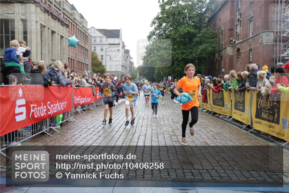 13.09.2026 - Kiel Lauf Yannick Fuchs http://msf.ph/oto/10406258 13.09.2026 08:58:40 Ziel 515, 1188, 1348, 2100, 4965, 5092, 5200, 5201, 5536, 5537, 6573, 7022, 7407, 8354, 11252, 11430, 11783, 12297, 734, 1158, 1188, 1382, 2710, 2908, 3145, 3150, 3217, 3492, 3567, 3686, 4115, 4491, 4546, 4550, 4622, 4995, 4999, 5005, 5908, 6246, 6428, 6588, 7018, 7026, 7031, 7574, 7576, 7812, 8067, 9097, 9372, 9490, 9585, 9620, 9622, 9701, 9852, 10242, 10566, 10890, 10899, 10925, 11077, 11638, 11673, 12216, 27, 339, 1119, 3242, 6151, 6883, 6896, 7223, 7739, 8944 meine-sportfotos.de