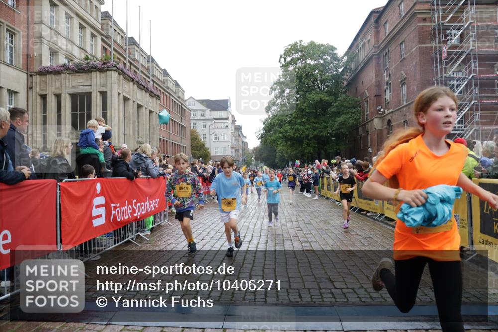 13.09.2026 - Kiel Lauf Yannick Fuchs http://msf.ph/oto/10406271 13.09.2026 08:58:41 Ziel 27, 339, 515, 1348, 2100, 4965, 5092, 5200, 5201, 5536, 5537, 6573, 7022, 7407, 8354, 9773, 11252, 11430, 11783, 12297, 734, 1158, 1188, 1382, 2710, 2908, 3145, 3150, 3217, 3492, 3686, 4115, 4491, 4546, 4550, 4622, 4965, 4999, 5005, 5908, 6246, 6428, 6588, 7018, 7026, 7031, 7574, 7576, 8067, 9097, 9372, 9490, 9585, 9620, 9622, 9701, 9852, 10242, 10566, 10890, 10899, 10925, 11077, 11638, 11673, 12216, 1119, 2725, 3242, 5106, 5629, 6151, 6883, 6896, 7223, 7739, 8944 meine-sportfotos.de