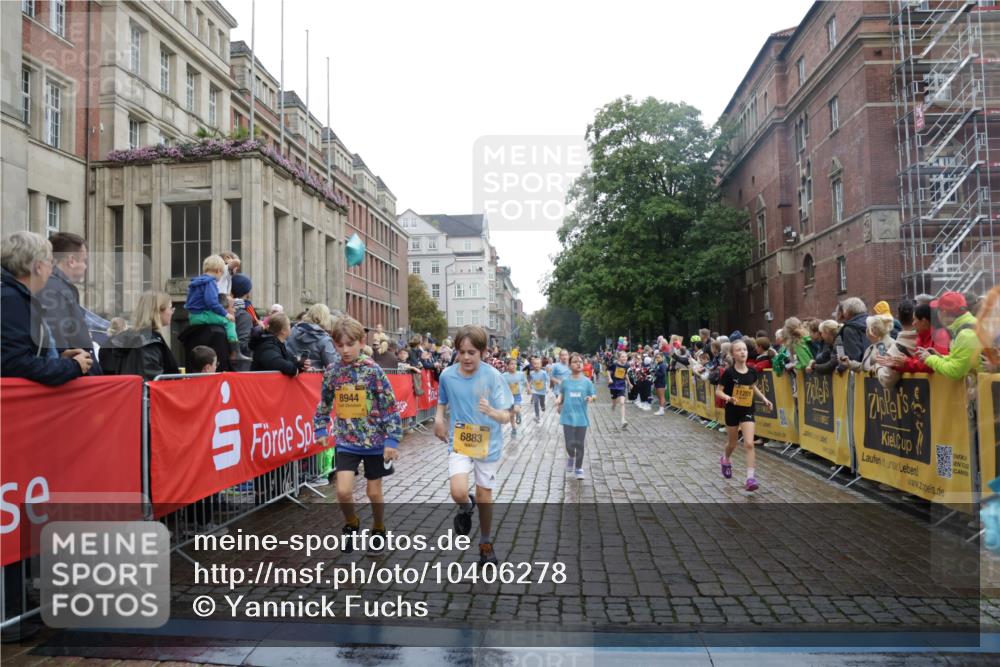 13.09.2026 - Kiel Lauf Yannick Fuchs http://msf.ph/oto/10406278 13.09.2026 08:58:41 Ziel 27, 339, 515, 1348, 2100, 4965, 5092, 5200, 5201, 5536, 5537, 6573, 7022, 7407, 8354, 9773, 11252, 11430, 11783, 12297, 734, 1158, 1188, 1382, 2710, 2908, 3145, 3150, 3217, 3492, 3686, 4115, 4491, 4546, 4550, 4622, 4965, 4999, 5005, 5908, 6246, 6428, 6588, 7018, 7026, 7031, 7574, 7576, 8067, 9097, 9372, 9490, 9585, 9620, 9622, 9701, 9852, 10242, 10566, 10890, 10899, 10925, 11077, 11638, 11673, 12216, 1119, 2725, 3242, 5106, 5629, 6151, 6883, 6896, 7223, 7739, 8944 meine-sportfotos.de