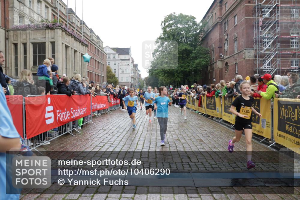 13.09.2026 - Kiel Lauf Yannick Fuchs http://msf.ph/oto/10406290 13.09.2026 08:58:43 Ziel 27, 339, 515, 1348, 2100, 5092, 5200, 5201, 5536, 5537, 6573, 7022, 7407, 8354, 9773, 10211, 11252, 11430, 11783, 12297, 12517, 734, 1158, 1188, 1382, 2710, 2908, 3145, 3150, 3217, 3492, 3686, 4115, 4491, 4546, 4550, 4622, 4965, 4999, 5005, 5908, 6246, 6428, 6588, 7018, 7026, 7031, 8067, 8354, 9372, 9490, 9585, 9620, 9622, 9701, 9852, 10242, 10890, 10899, 10925, 11077, 11638, 11673, 12216, 512, 1119, 1848, 2725, 3242, 5106, 5629, 6151, 6883, 6896, 7223, 7739, 7916, 8944 meine-sportfotos.de