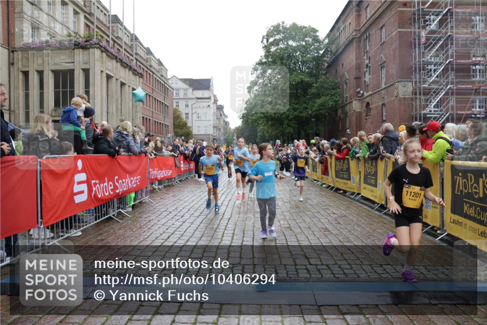 13.09.2026 - Kiel Lauf Yannick Fuchs http://msf.ph/oto/10406294 13.09.2026 08:58:43 Ziel 27, 339, 515, 1348, 2100, 5092, 5200, 5201, 5536, 5537, 6573, 7022, 7407, 8354, 9773, 10211, 11252, 11430, 11783, 12297, 12517, 734, 1158, 1188, 1382, 2710, 2908, 3145, 3150, 3217, 3492, 3686, 4115, 4491, 4546, 4550, 4622, 4965, 4999, 5005, 5908, 6246, 6428, 6588, 7018, 7026, 7031, 8067, 8354, 9372, 9490, 9585, 9620, 9622, 9701, 9852, 10242, 10890, 10899, 10925, 11077, 11638, 11673, 12216, 512, 1119, 1848, 2725, 3242, 5106, 5629, 6151, 6883, 6896, 7223, 7739, 7916, 8944 meine-sportfotos.de