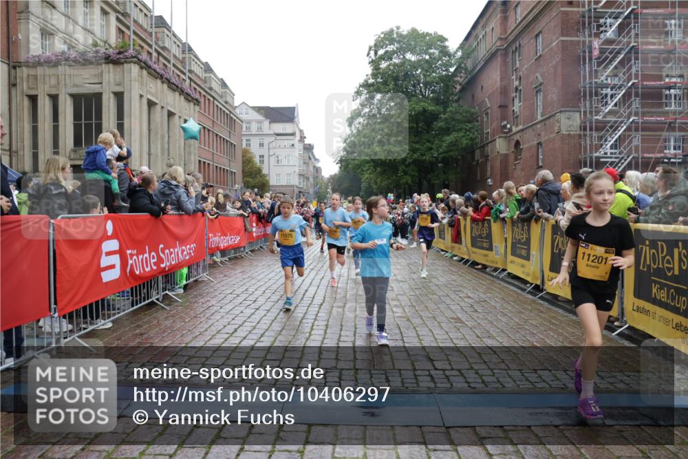 13.09.2026 - Kiel Lauf Yannick Fuchs http://msf.ph/oto/10406297 13.09.2026 08:58:43 Ziel 27, 339, 515, 1348, 2100, 5092, 5200, 5201, 5536, 5537, 6573, 7022, 7407, 8354, 9773, 10211, 11252, 11430, 11783, 12297, 12517, 734, 1158, 1188, 1382, 2710, 2908, 3145, 3150, 3217, 3492, 3686, 4115, 4491, 4546, 4550, 4622, 4965, 4999, 5005, 5908, 6246, 6428, 6588, 7018, 7026, 7031, 8067, 8354, 9372, 9490, 9585, 9620, 9622, 9701, 9852, 10242, 10890, 10899, 10925, 11077, 11638, 11673, 12216, 512, 1119, 1848, 2725, 3242, 5106, 5629, 6151, 6883, 6896, 7223, 7739, 7916, 8944 meine-sportfotos.de