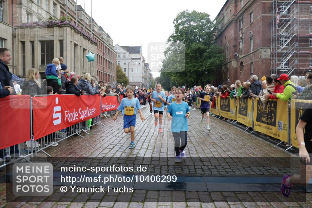 13.09.2026 - Kiel Lauf Yannick Fuchs http://msf.ph/oto/10406299 13.09.2026 08:58:43 Ziel 27, 339, 515, 1348, 2100, 5092, 5200, 5201, 5536, 5537, 6573, 7022, 7407, 8354, 9773, 10211, 11252, 11430, 11783, 12297, 12517, 734, 1158, 1188, 1382, 2710, 2908, 3145, 3150, 3217, 3492, 3686, 4115, 4491, 4546, 4550, 4622, 4965, 4999, 5005, 5908, 6246, 6428, 6588, 7018, 7026, 7031, 8067, 8354, 9372, 9490, 9585, 9620, 9622, 9701, 9852, 10242, 10890, 10899, 10925, 11077, 11638, 11673, 12216, 512, 1119, 1848, 2725, 3242, 5106, 5629, 6151, 6883, 6896, 7223, 7739, 7916, 8944 meine-sportfotos.de