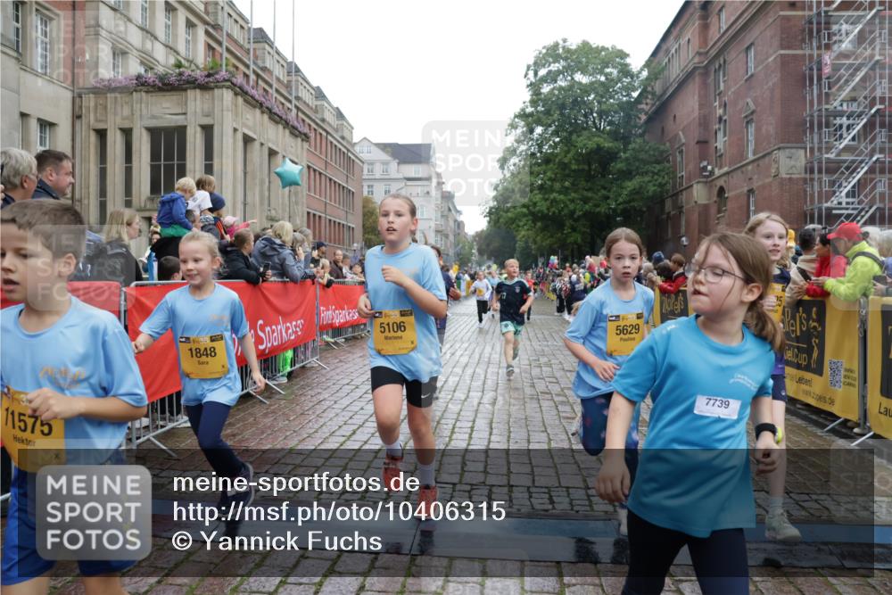 13.09.2026 - Kiel Lauf Yannick Fuchs http://msf.ph/oto/10406315 13.09.2026 08:58:45 Ziel 27, 339, 515, 1119, 1348, 2100, 3242, 5092, 5200, 5201, 5536, 5537, 6151, 6573, 7022, 7407, 9773, 10211, 10821, 11252, 11386, 11430, 11783, 11924, 12297, 12517, 515, 734, 1158, 1188, 1382, 2710, 3145, 3150, 3217, 3492, 3686, 4115, 4491, 4546, 4550, 4622, 4965, 5908, 6246, 6428, 6588, 7018, 7026, 8067, 8354, 9585, 9620, 9622, 9701, 9852, 10242, 10890, 10899, 10925, 11077, 11673, 512, 1848, 2725, 5106, 5629, 6883, 6896, 7223, 7739, 7916, 8944 meine-sportfotos.de
