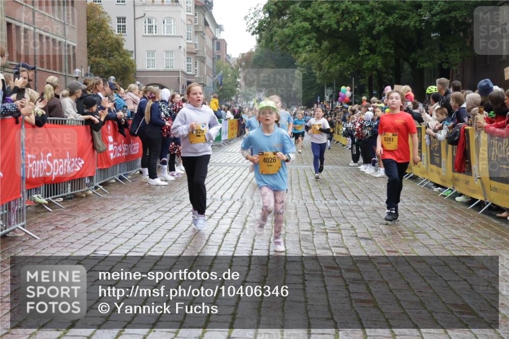 13.09.2026 - Kiel Lauf Yannick Fuchs http://msf.ph/oto/10406346 13.09.2026 08:58:48 Ziel 27, 339, 1119, 1348, 3242, 5201, 5536, 5537, 6151, 6573, 7407, 9773, 10211, 10292, 10821, 11252, 11386, 11783, 11924, 12297, 12517, 515, 734, 1158, 1188, 1382, 2100, 2710, 3145, 3150, 3217, 3492, 3686, 4115, 4546, 4550, 4622, 4965, 5092, 5200, 5908, 6588, 7018, 7022, 8067, 8354, 9620, 9622, 9701, 9852, 10242, 10890, 10899, 10925, 11077, 11430, 11783, 118, 512, 1848, 2725, 4026, 5106, 5629, 6883, 6896, 7028, 7223, 7739, 7916, 8261, 8944, 9215, 734, 2710, 3145, 3150 meine-sportfotos.de