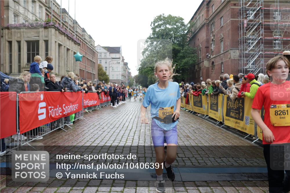 13.09.2026 - Kiel Lauf Yannick Fuchs http://msf.ph/oto/10406391 13.09.2026 08:58:52 Ziel 27, 339, 1119, 1348, 3242, 5201, 6151, 6573, 6896, 7223, 7407, 9773, 10211, 10292, 10334, 10821, 11252, 11386, 11924, 12517, 515, 1158, 1188, 1382, 2100, 3217, 3492, 3686, 4115, 4546, 4622, 4965, 5092, 5200, 5536, 5537, 5908, 6588, 7018, 7022, 8067, 8354, 9620, 9701, 9852, 10242, 10890, 10925, 11430, 11783, 12297, 118, 512, 1848, 2725, 3543, 3666, 4026, 5106, 5629, 6883, 7028, 7739, 7916, 8261, 8944, 9215, 734, 1158, 2710, 3145, 3150, 3492, 4115, 4546 meine-sportfotos.de