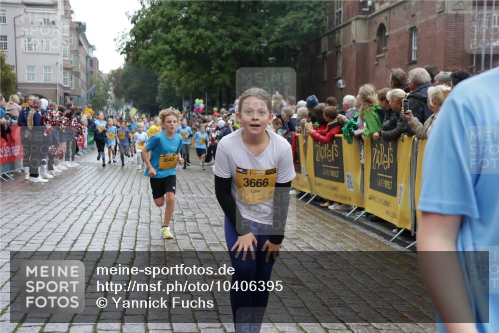 13.09.2026 - Kiel Lauf Yannick Fuchs http://msf.ph/oto/10406395 13.09.2026 08:58:53 Ziel 27, 339, 1119, 1348, 3242, 5201, 6151, 6573, 6883, 6896, 7223, 7407, 8944, 9773, 10211, 10292, 10334, 10821, 11252, 11386, 11924, 12517, 515, 1158, 1188, 1382, 2100, 3217, 3686, 4115, 4546, 4622, 4965, 5092, 5200, 5536, 5537, 5908, 7018, 7022, 7407, 8067, 8354, 9620, 9852, 10242, 10925, 11430, 11783, 12297, 118, 512, 1848, 2725, 3543, 3666, 4026, 5106, 5629, 7028, 7739, 7916, 8261, 9215, 734, 1158, 2710, 3145, 3150, 3492, 3686, 4115, 4546 meine-sportfotos.de