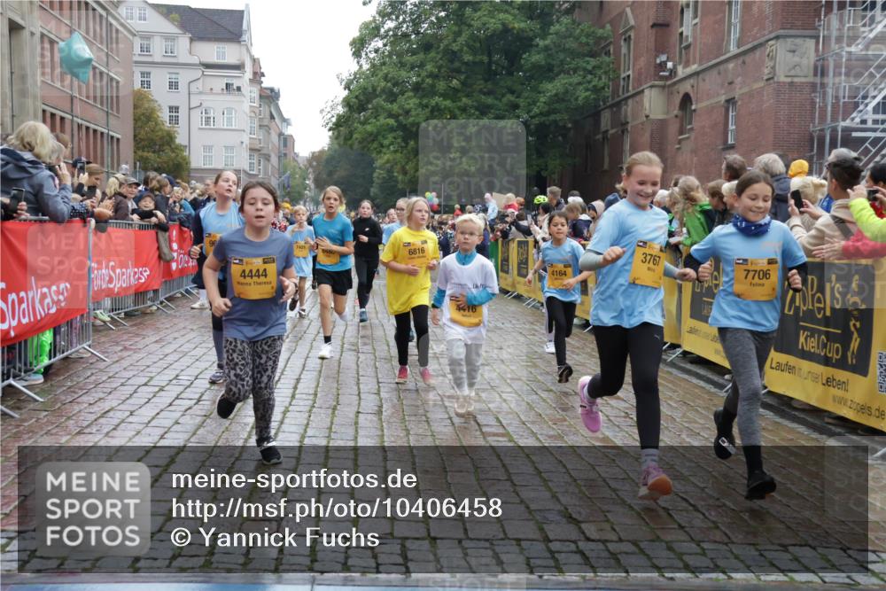 13.09.2026 - Kiel Lauf Yannick Fuchs http://msf.ph/oto/10406458 13.09.2026 08:58:59 Ziel 512, 1119, 1848, 2725, 3242, 5106, 5629, 6151, 6883, 6896, 7223, 7739, 7916, 8944, 10292, 10334, 10821, 11201, 11386, 11575, 11924, 27, 339, 515, 1119, 1188, 1348, 1382, 2100, 3217, 4965, 5092, 5200, 5201, 5536, 5537, 5908, 6151, 6573, 7022, 7407, 8354, 9773, 10211, 10821, 11252, 11386, 11430, 11783, 12297, 12517, 118, 3543, 3666, 3767, 4026, 4064, 4164, 4444, 6480, 6816, 7028, 7706, 8261, 9215, 9430, 1158, 1382, 3217, 3492, 3686, 4115, 4546, 4622 meine-sportfotos.de