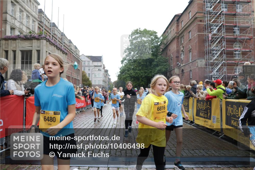 13.09.2026 - Kiel Lauf Yannick Fuchs http://msf.ph/oto/10406498 13.09.2026 08:59:01 Ziel 512, 1848, 2725, 4026, 5106, 5629, 6883, 6896, 7028, 7223, 7739, 7916, 8944, 10292, 10334, 11201, 11575, 27, 339, 515, 1119, 1188, 1348, 2100, 3242, 4965, 5092, 5200, 5201, 5536, 5537, 5908, 6151, 6573, 7022, 7407, 8354, 9773, 10211, 10821, 11252, 11386, 11430, 11783, 11924, 12297, 12517, 118, 3543, 3666, 3767, 3803, 3958, 4064, 4164, 4426, 4444, 5590, 6480, 6816, 7401, 7706, 8261, 9215, 9293, 9430, 1158, 1382, 3217, 3686, 4115, 4546, 4622 meine-sportfotos.de